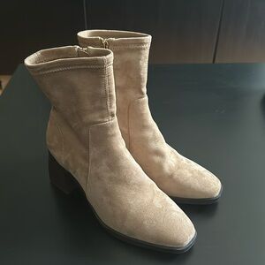 Anne klein ankle boots 
Size 8.5
